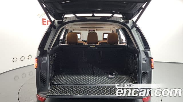 Land Rover Discovery 5 2018 — Photo 6/39