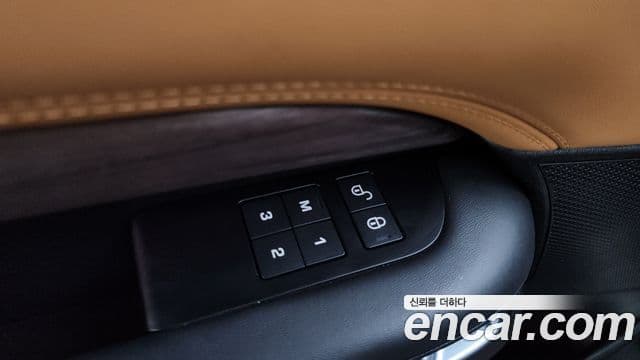 Land Rover Discovery 5 2018 — Photo 18/39