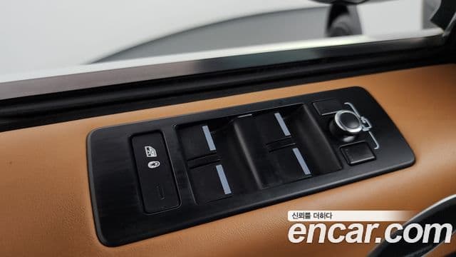Land Rover Discovery 5 2018 — Photo 24/39
