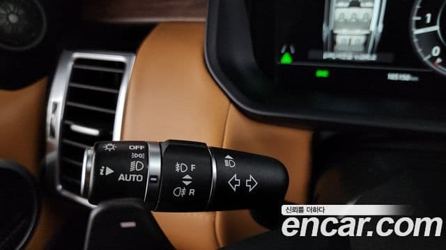 Land Rover Discovery 5 2018 — Photo 8/39