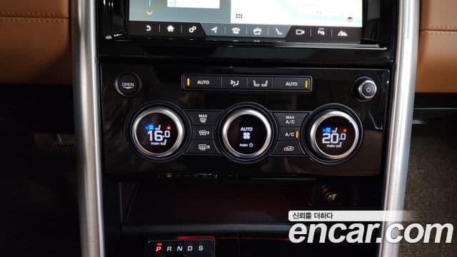 Land Rover Discovery 5 2018 — Photo 12/39