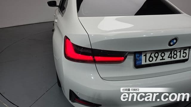 BMW 3 Series 2021 — Photo 15/35