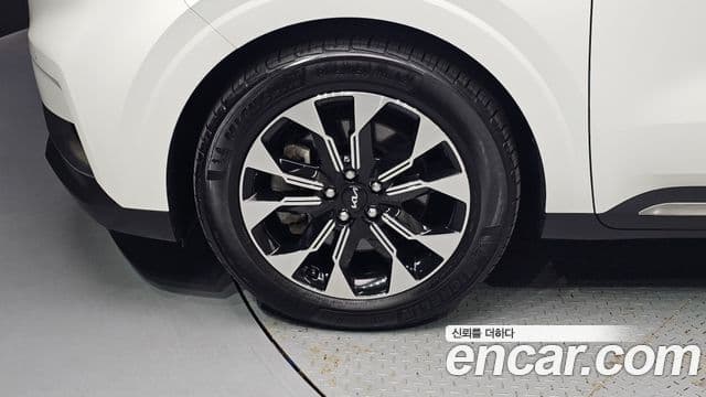 Kia Carnival 2022 — фото 5 из 20