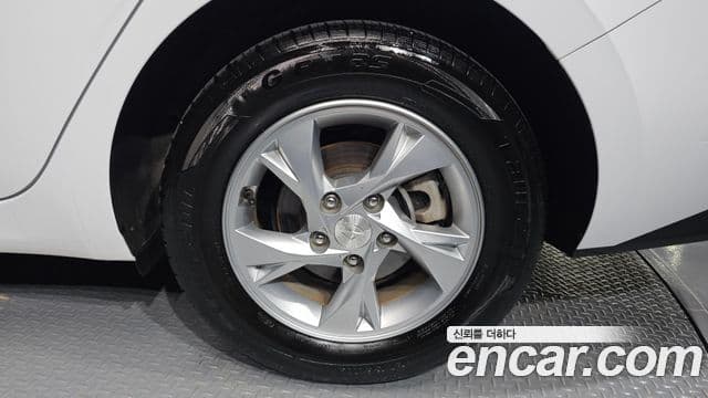Hyundai The New Avante Hybrid 2021 — ფოტო 27/30