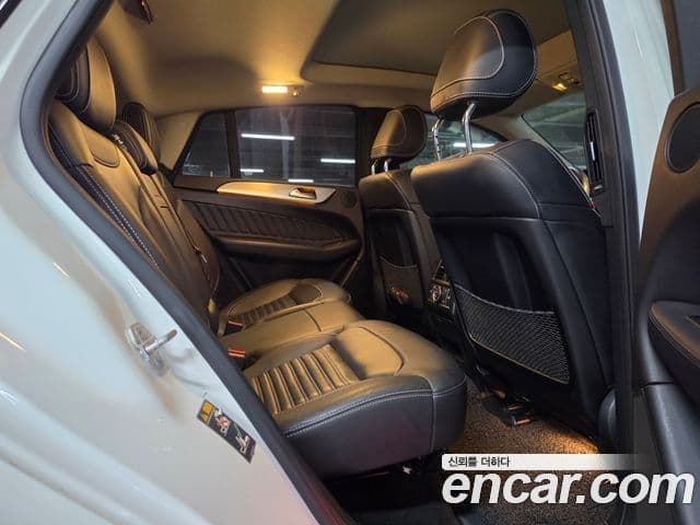 Mercedes-Benz GLE-Class 2018 — Şəkil 9/17