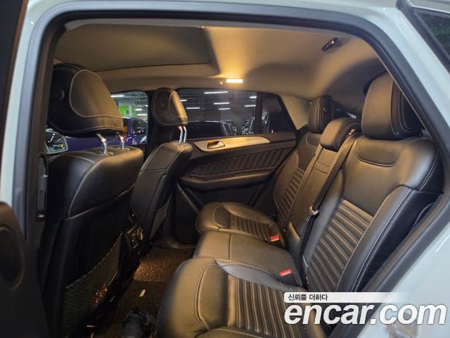 Mercedes-Benz GLE-Class 2018 — Şəkil 10/17