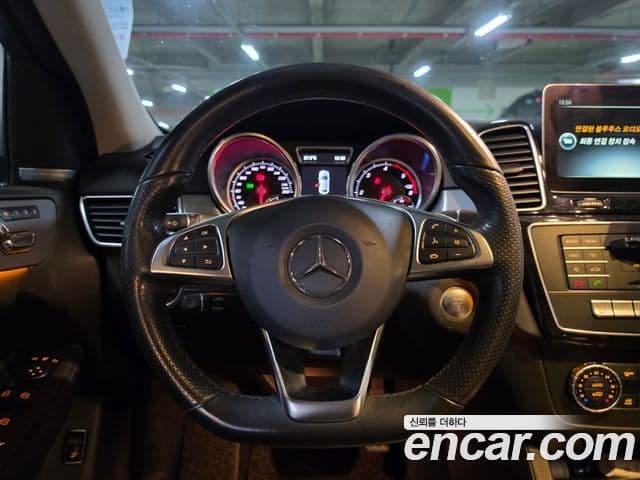 Mercedes-Benz GLE-Class 2018 — Şəkil 11/17