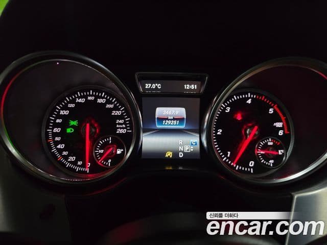 Mercedes-Benz GLE-Class 2018 — Şəkil 12/17