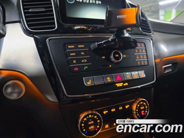Mercedes-Benz GLE-Class 2018 — Şəkil 14/17