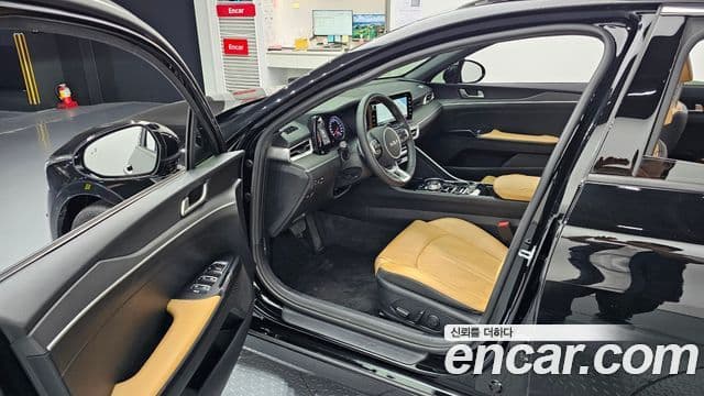 Kia K5 2022 — Şəkil 10/20