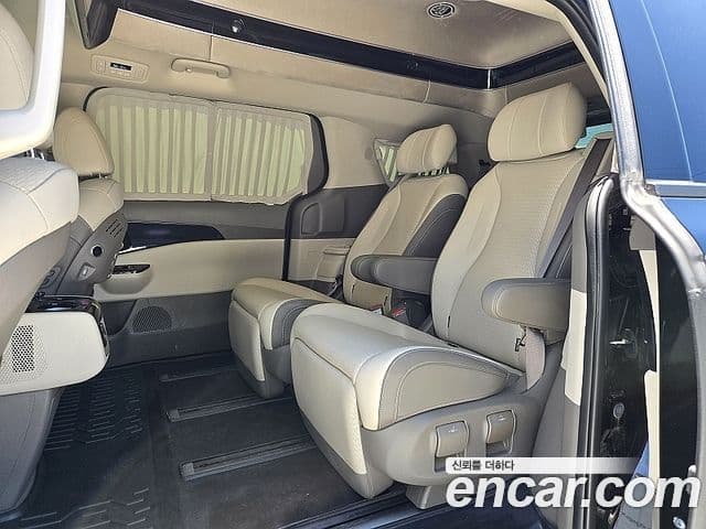 Kia Carnival 2023 — Şəkil 17/20