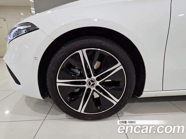 Mercedes-Benz A-Class 2024 — ფოტო 4/20