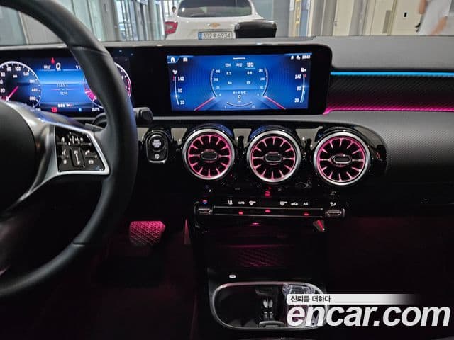 Mercedes-Benz A-Class 2024 — ფოტო 7/20