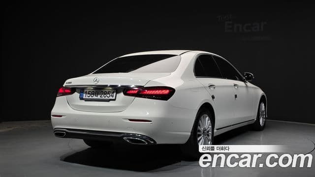 Mercedes-Benz E-Class 2022 — Фото 1/20