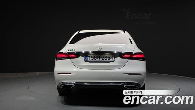 Mercedes-Benz E-Class 2022 — Фото 3/20