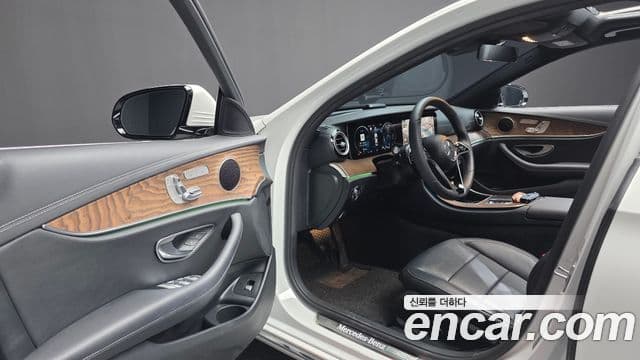 Mercedes-Benz E-Class 2022 — Фото 8/20