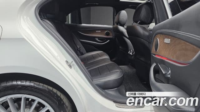 Mercedes-Benz E-Class 2022 — Фото 11/20