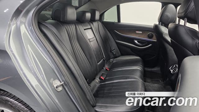 Mercedes-Benz E-Class 2018 — Şəkil 11/20