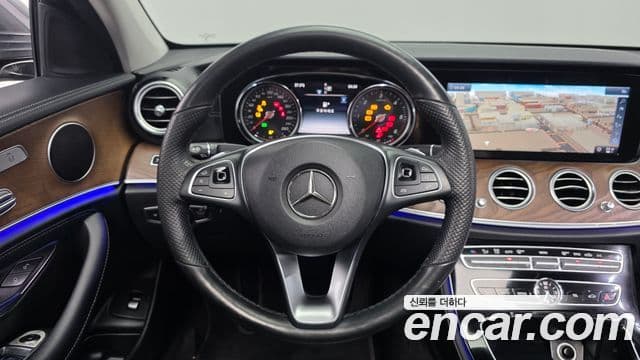Mercedes-Benz E-Class 2018 — Şəkil 12/20