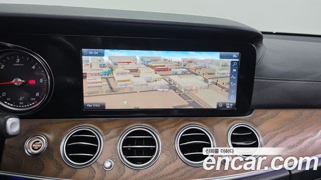 Mercedes-Benz E-Class 2018 — Şəkil 13/20