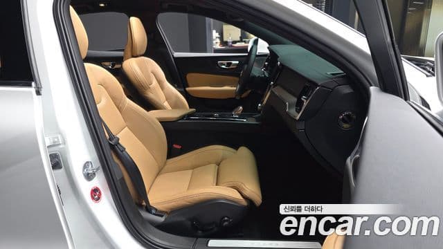 Volvo S60 2024 — ფოტო 11/20