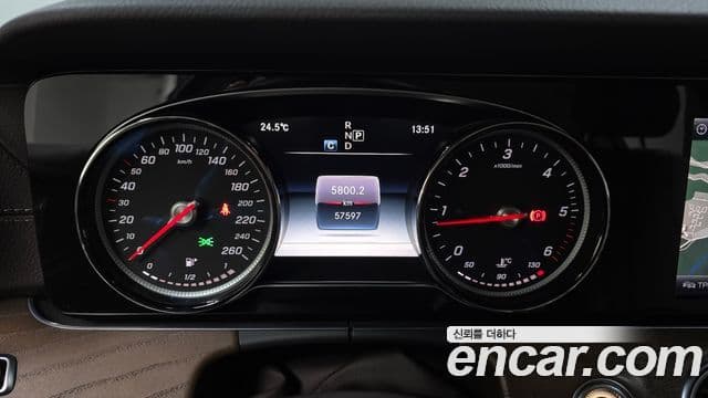 Mercedes-Benz E-Class 2018 — Şəkil 8/20