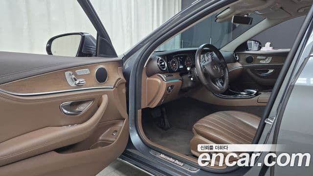 Mercedes-Benz E-Class 2018 — Şəkil 10/20
