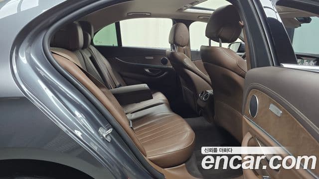 Mercedes-Benz E-Class 2018 — Şəkil 11/20