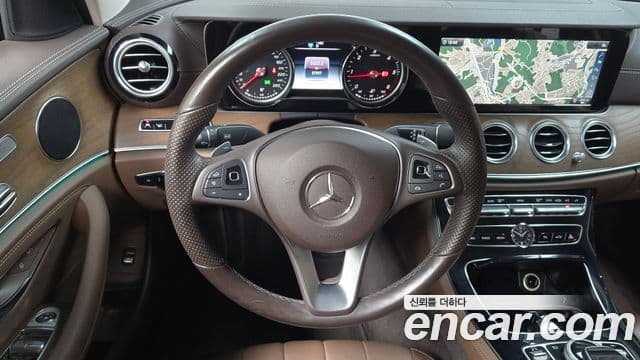 Mercedes-Benz E-Class 2018 — Şəkil 12/20