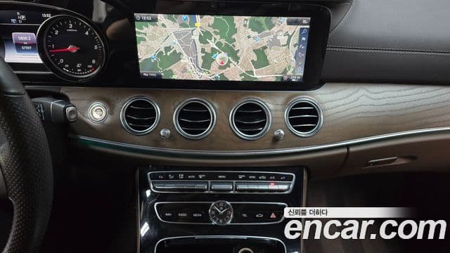 Mercedes-Benz E-Class 2018 — Şəkil 13/20