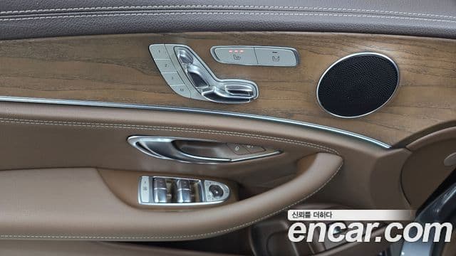 Mercedes-Benz E-Class 2018 — Şəkil 17/20