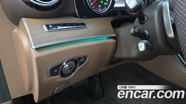 Mercedes-Benz E-Class 2018 — Şəkil 19/20