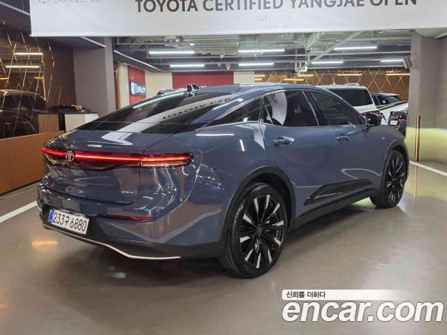 Toyota Crown Crossover 2025 — Фото 1/19