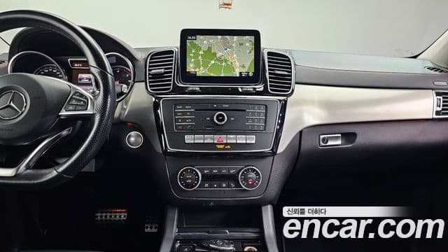 Mercedes-Benz GLE-Class 2018 — Şəkil 16/20