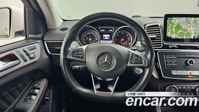 Mercedes-Benz GLE-Class 2018 — Şəkil 18/20