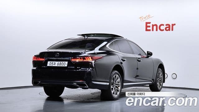 Lexus LS500 2018 — Photo 10/20