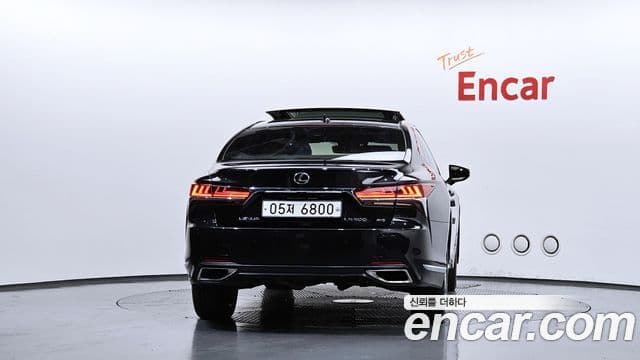 Lexus LS500 2018 — Photo 16/20