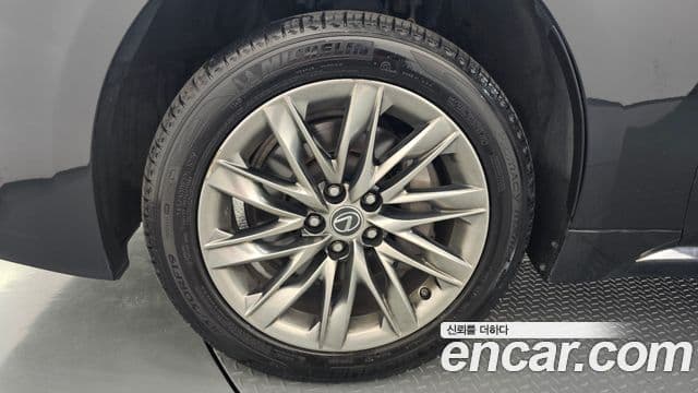 Lexus LS500 2018 — Photo 2/20