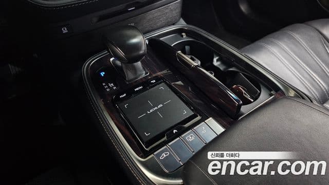 Lexus LS500 2018 — Photo 8/20