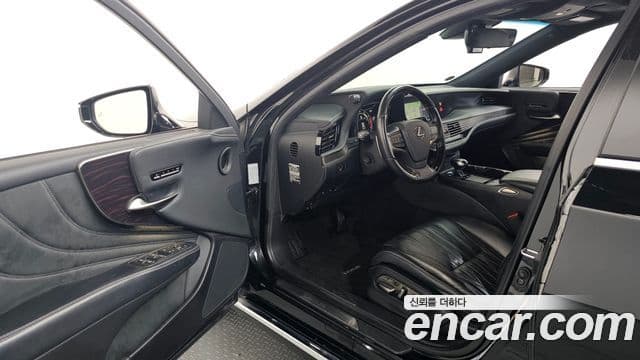 Lexus LS500 2018 — Photo 17/20