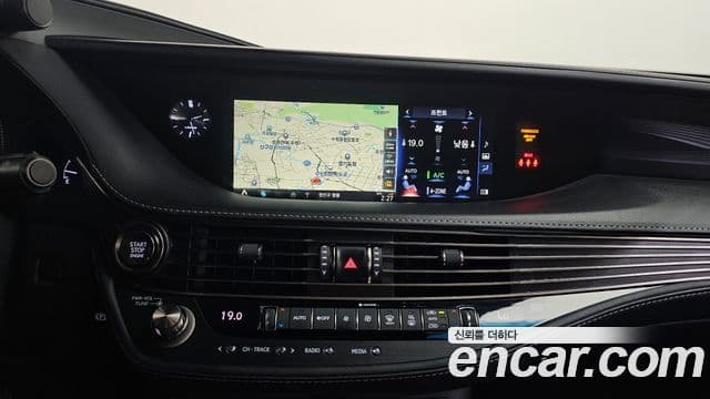 Lexus LS500 2018 — Photo 18/20
