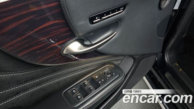 Lexus LS500 2018 — Photo 12/20