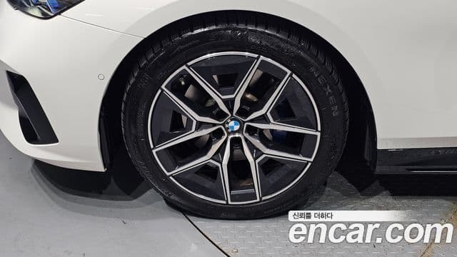 BMW 5 Series 2023 — фото 5 из 20