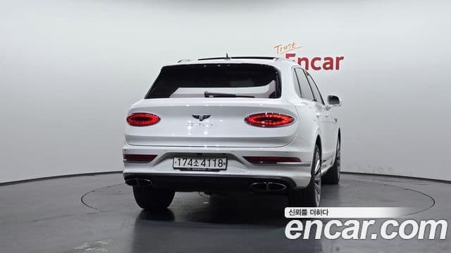 Bentley Bentayga 2022 — ფოტო 4/20