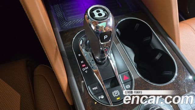 Bentley Bentayga 2022 — ფოტო 9/20