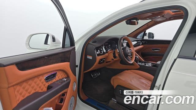 Bentley Bentayga 2022 — ფოტო 10/20