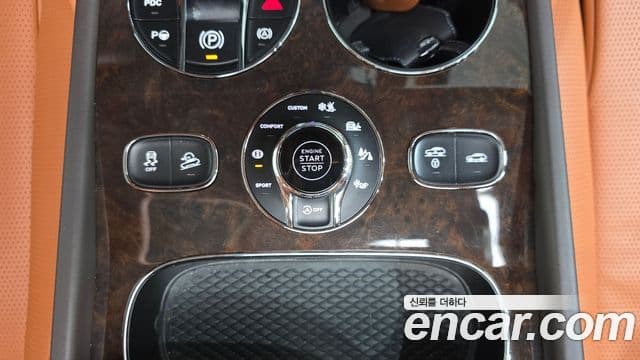 Bentley Bentayga 2022 — ფოტო 16/20
