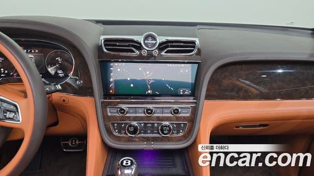 Bentley Bentayga 2022 — ფოტო 17/20