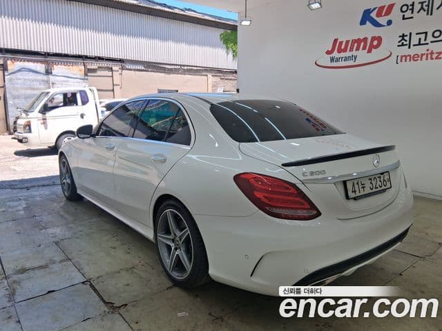 Mercedes-Benz C-Class 2018 — Photo 13/20