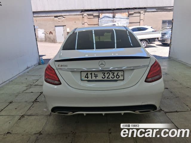 Mercedes-Benz C-Class 2018 — Photo 7/20
